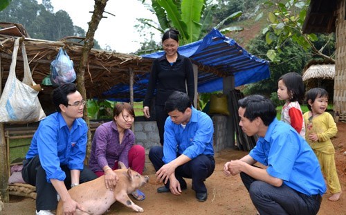 Bộ Nội vụ đã có những phương án cụ thể bố trí việc làm cho 600 trí thức trẻ sau khi kết thúc Dự án thí điểm tuyển chọn 600 trí thức về các địa phương (Thời sự chiều 20/12/2015)